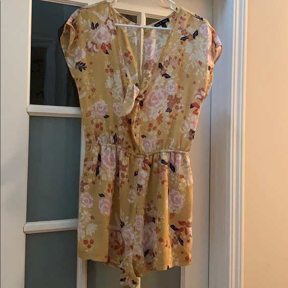 Mustard Yellow Floral Romper, size L - Picture 1 of 7